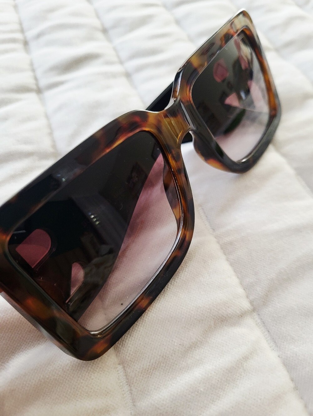 Burberry Frith Oversized Tortoiseshell & Black Square Sunglasses With B Accent - Picture 6 of 15
